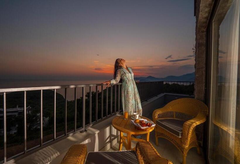 اتاق‌ استاندارد تودرتو با چشم‌انداز دریا, Vivid Blue Serenity Resort