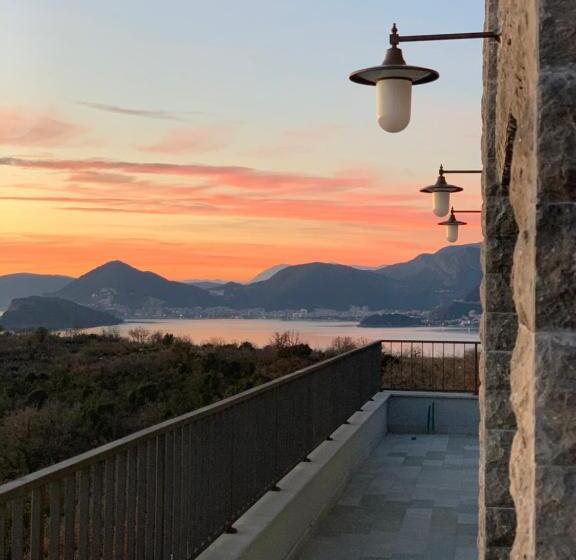 اتاق‌ استاندارد تودرتو با چشم‌انداز دریا, Vivid Blue Serenity Resort