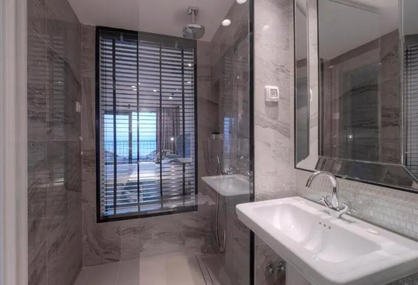 اتاق‌ استاندارد تودرتو با چشم‌انداز دریا, Vivid Blue Serenity Resort
