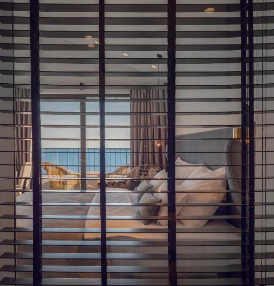 اتاق‌ استاندارد تودرتو با چشم‌انداز دریا, Vivid Blue Serenity Resort