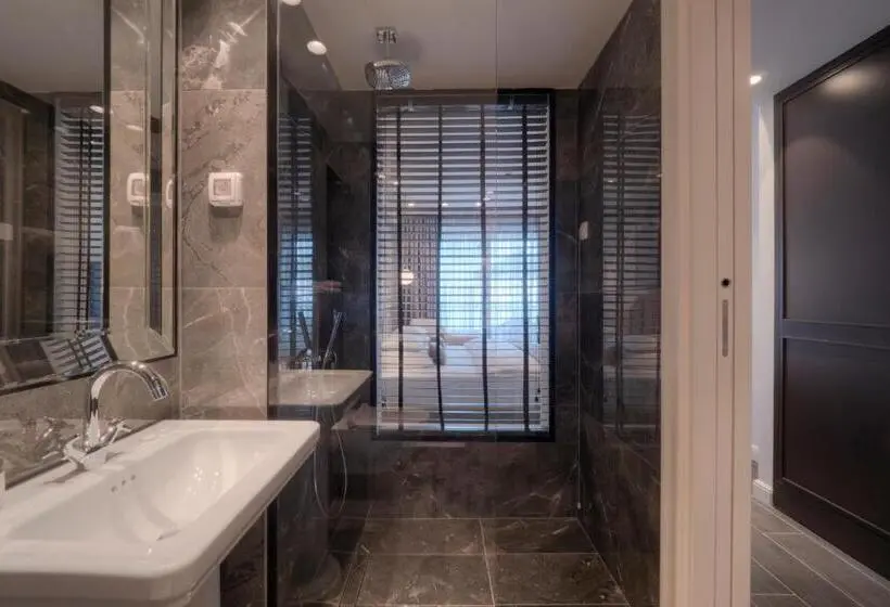 اتاق استاندارد با چشم‌انداز استخر, Vivid Blue Serenity Resort