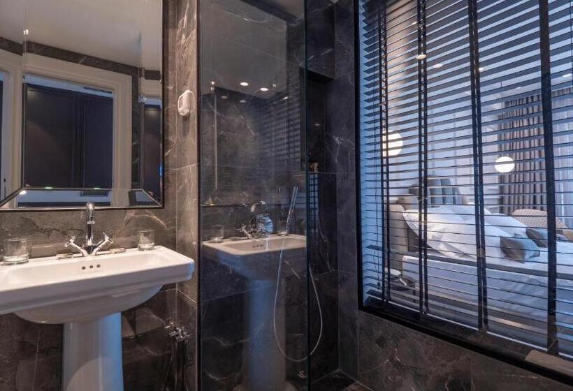 اتاق استاندارد با چشم‌انداز استخر, Vivid Blue Serenity Resort