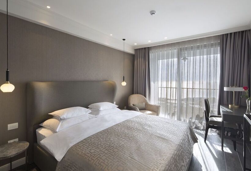 חדר סטנדרט נוף לים עם מרפסת, Vivid Blue Serenity Resort