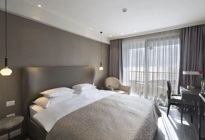 اتاق استاندارد با بالکن و چشم‌انداز دریا, Vivid Blue Serenity Resort