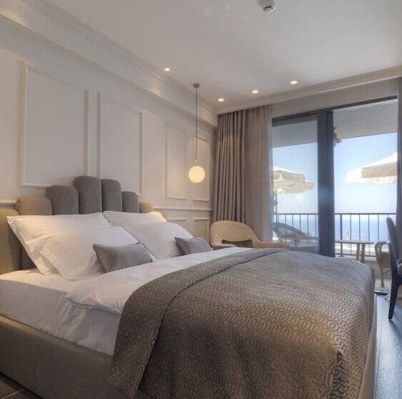 חדר סטנדרט נוף לים עם מרפסת, Vivid Blue Serenity Resort
