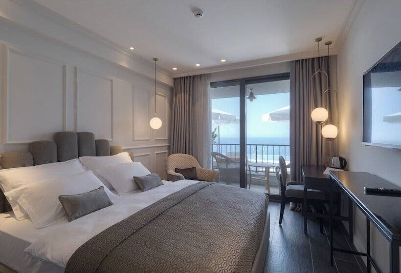 اتاق استاندارد با چشم‌انداز استخر, Vivid Blue Serenity Resort