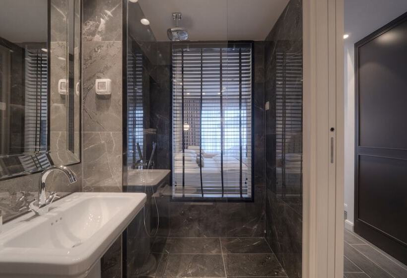 اتاق استاندارد با چشم‌انداز استخر, Vivid Blue Serenity Resort