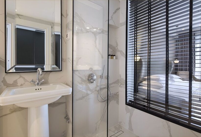 اتاق استاندارد با بالکن و چشم‌انداز دریا, Vivid Blue Serenity Resort