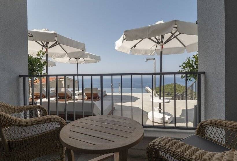 חדר סטנדרט נוף לים עם מרפסת, Vivid Blue Serenity Resort