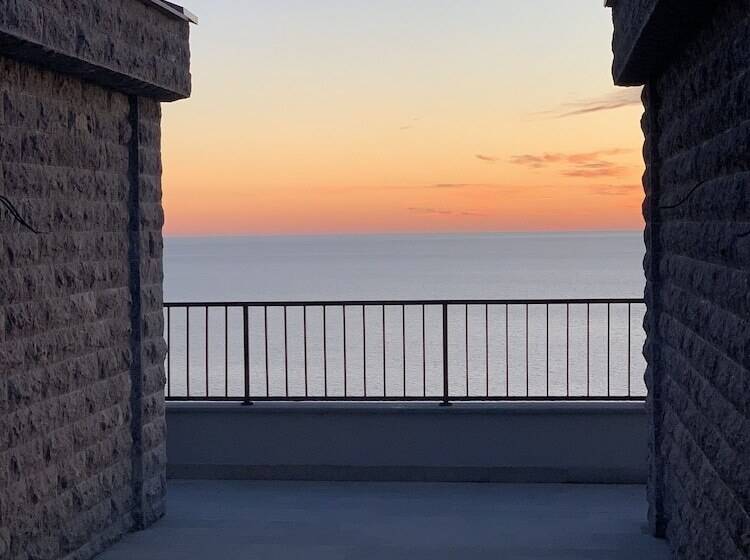 اتاق استاندارد با بالکن و چشم‌انداز دریا, Vivid Blue Serenity Resort