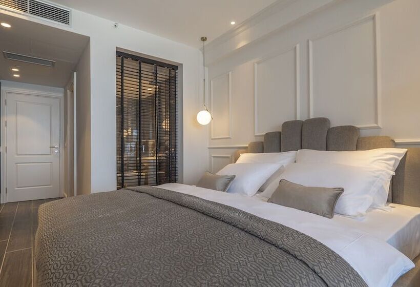 اتاق استاندارد با بالکن و چشم‌انداز دریا, Vivid Blue Serenity Resort