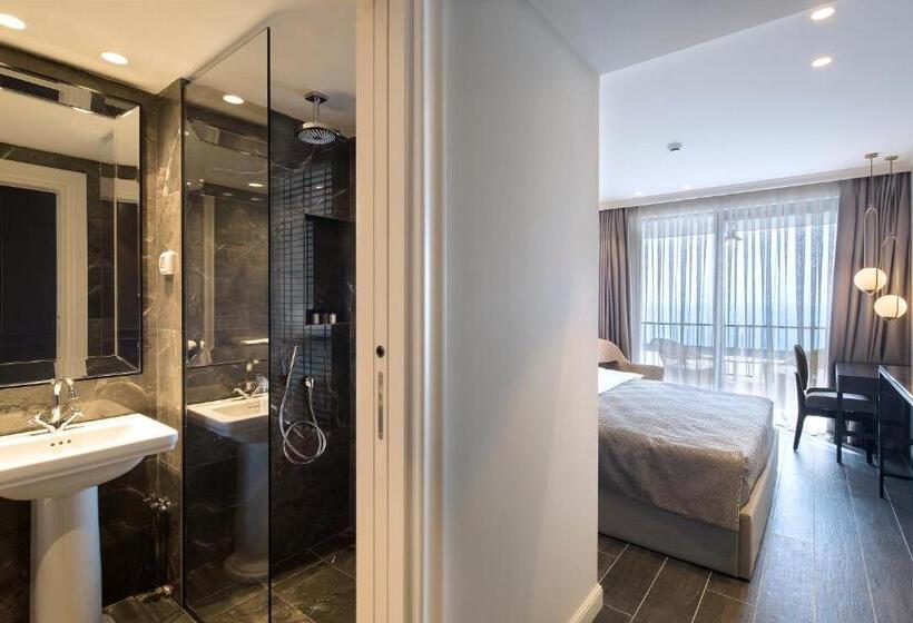 اتاق استاندارد با بالکن و چشم‌انداز دریا, Vivid Blue Serenity Resort