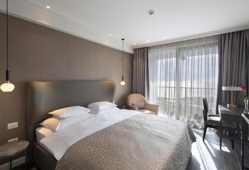 اتاق استاندارد با بالکن و چشم‌انداز دریا, Vivid Blue Serenity Resort