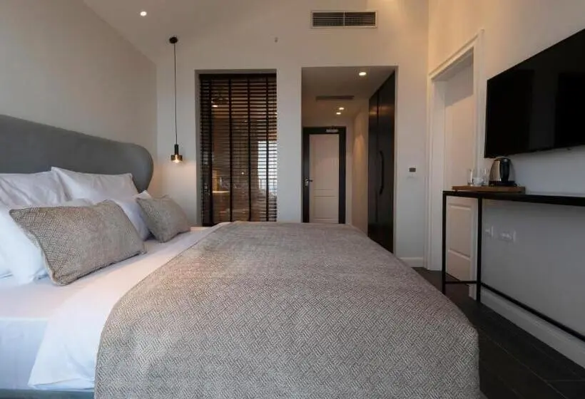 اتاق‌ استاندارد تودرتو با چشم‌انداز دریا, Vivid Blue Serenity Resort