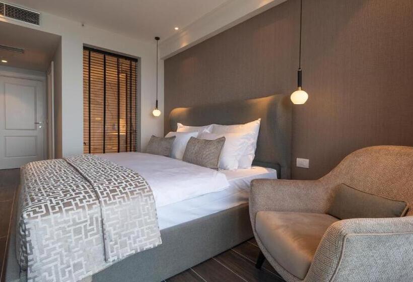 اتاق‌ استاندارد تودرتو با چشم‌انداز دریا, Vivid Blue Serenity Resort