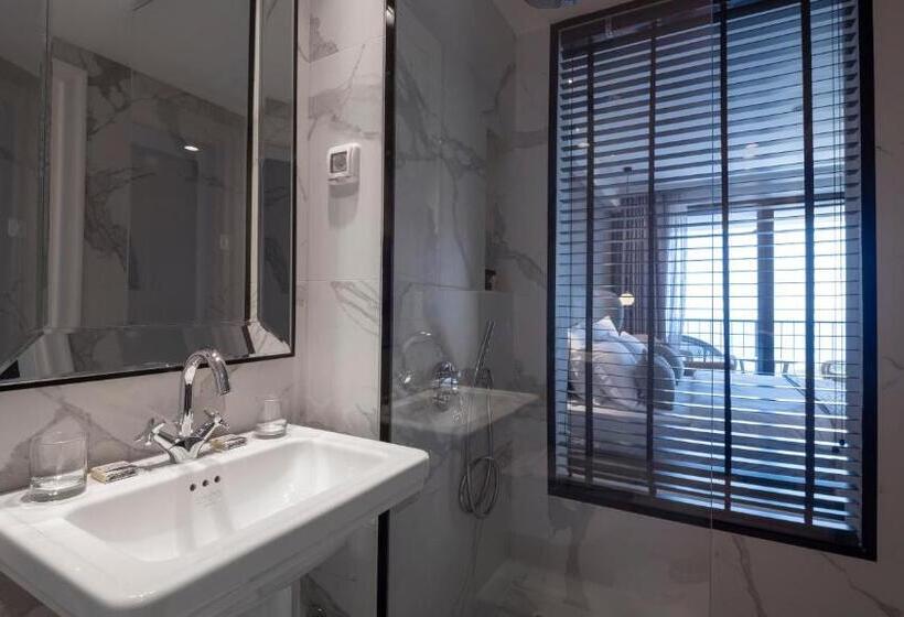 اتاق‌ استاندارد تودرتو با چشم‌انداز دریا, Vivid Blue Serenity Resort