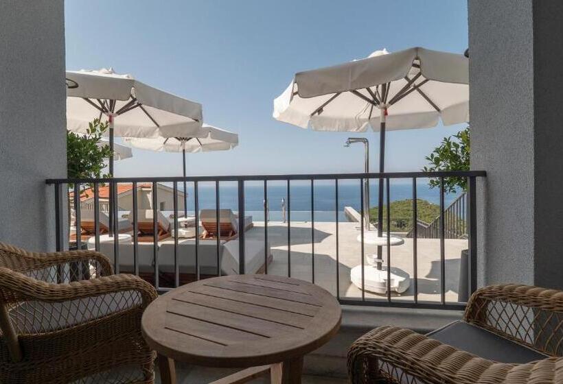 اتاق استاندارد با چشم‌انداز استخر, Vivid Blue Serenity Resort