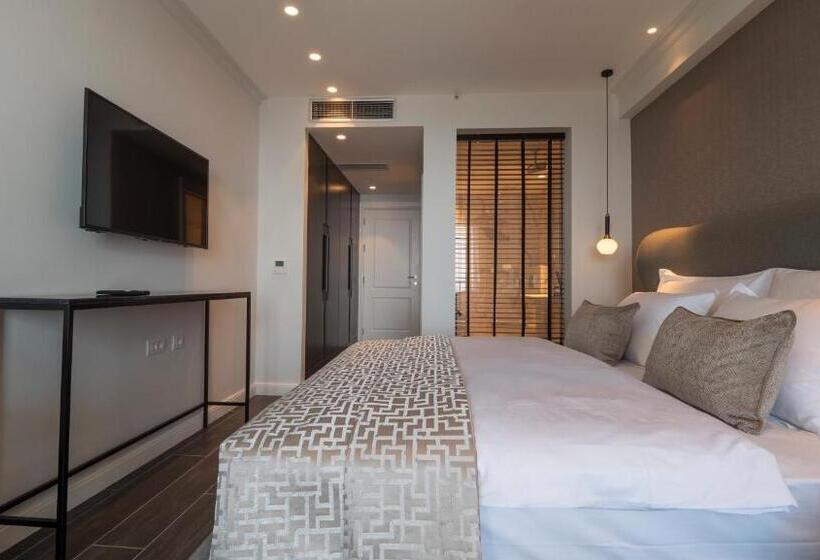 اتاق‌ استاندارد تودرتو با چشم‌انداز دریا, Vivid Blue Serenity Resort