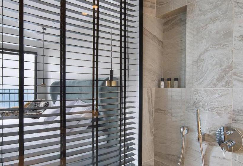 اتاق‌ استاندارد تودرتو با چشم‌انداز دریا, Vivid Blue Serenity Resort