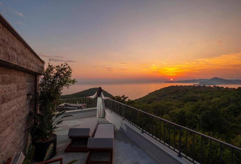 اتاق‌ استاندارد تودرتو با چشم‌انداز دریا, Vivid Blue Serenity Resort