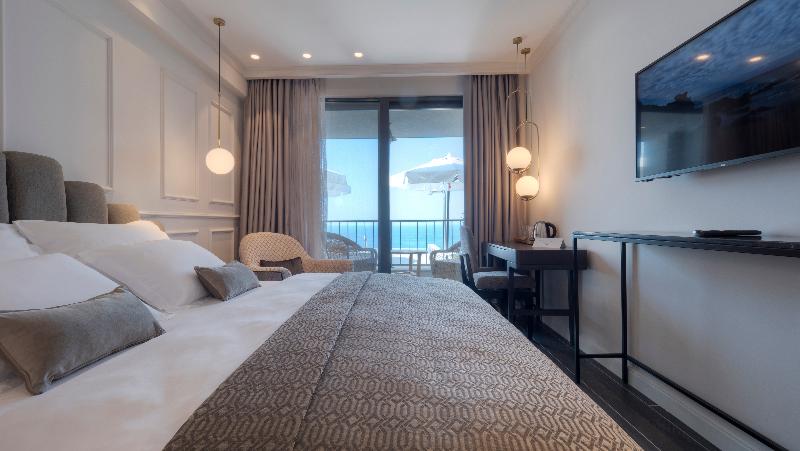 اتاق استاندارد با چشم‌انداز استخر, Vivid Blue Serenity Resort