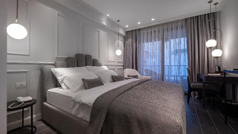 اتاق استاندارد با چشم‌انداز استخر, Vivid Blue Serenity Resort