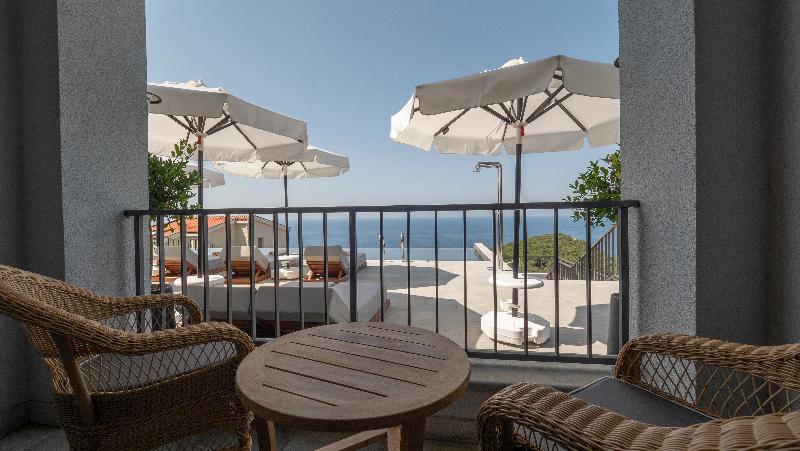 اتاق استاندارد با چشم‌انداز استخر, Vivid Blue Serenity Resort