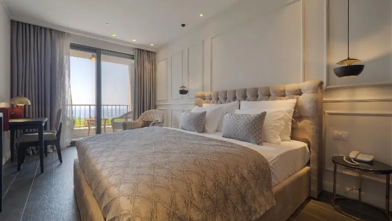 اتاق لوکس, Vivid Blue Serenity Resort