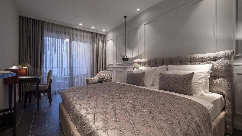 اتاق لوکس, Vivid Blue Serenity Resort