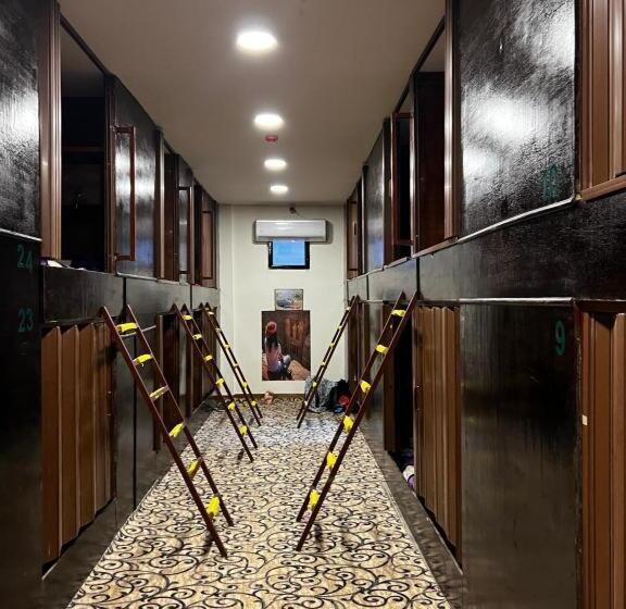 اتاق استاندارد چهار تخته, Petra Cabin Hostel