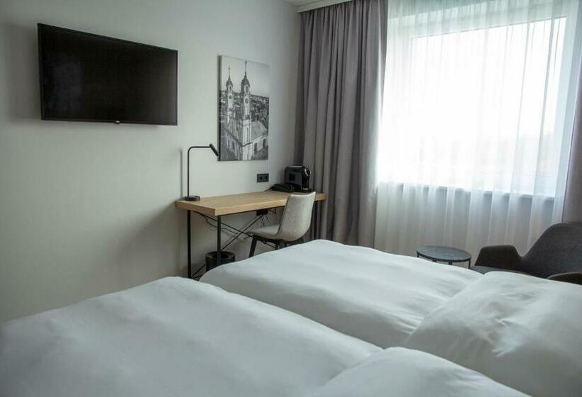 Standard Room, Park Inn By Radisson Vilnius Airport Hotel & Conference Centre