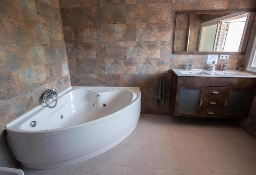 سوئیت با وان آب گرم, Barbatuke Ecohomestel