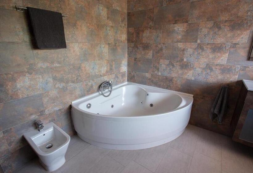 سوئیت با وان آب گرم, Barbatuke Ecohomestel