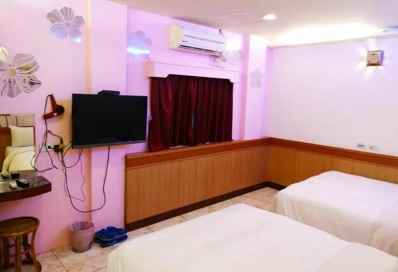 اتاق استاندارد چهار تخته, Hong Ben