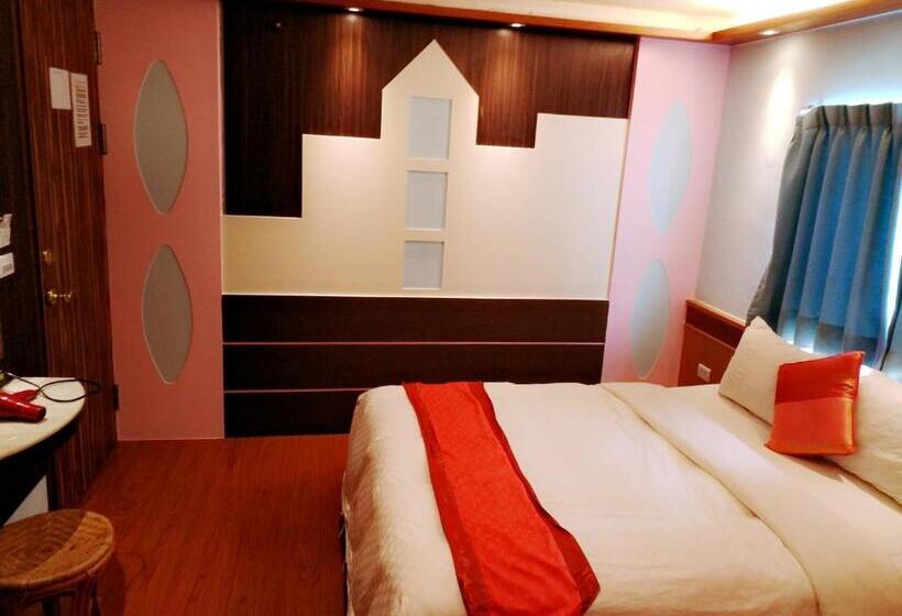 デラックスルーム, Hong Ben