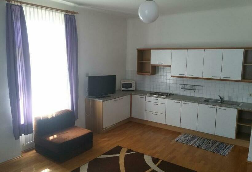 דירת חדר, Villa Residence Santer