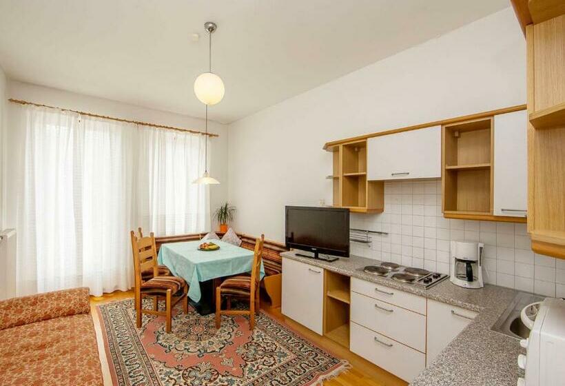 דירת חדר, Villa Residence Santer