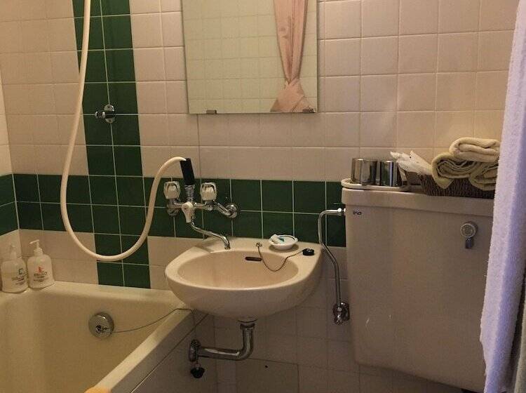 스탠다드 트리플 룸, Petit Hotel And Restaurant Air Mail