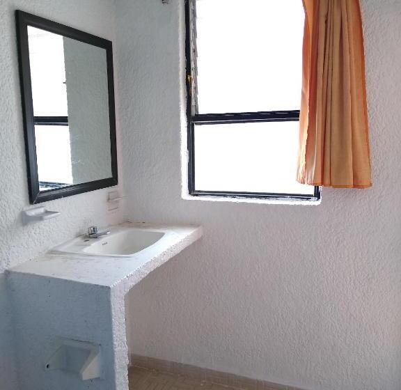 غرفة قياسية, Real Jojutla