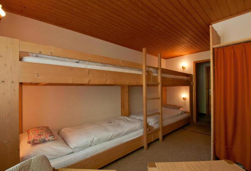 اتاق استاندارد چهار تخته, Rothorn