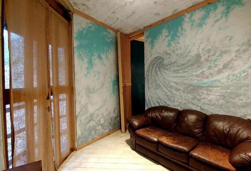 شاليه غرفة نوم واحدة, Lost River Hostel