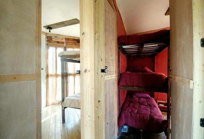 شاليه غرفة نوم واحدة, Lost River Hostel