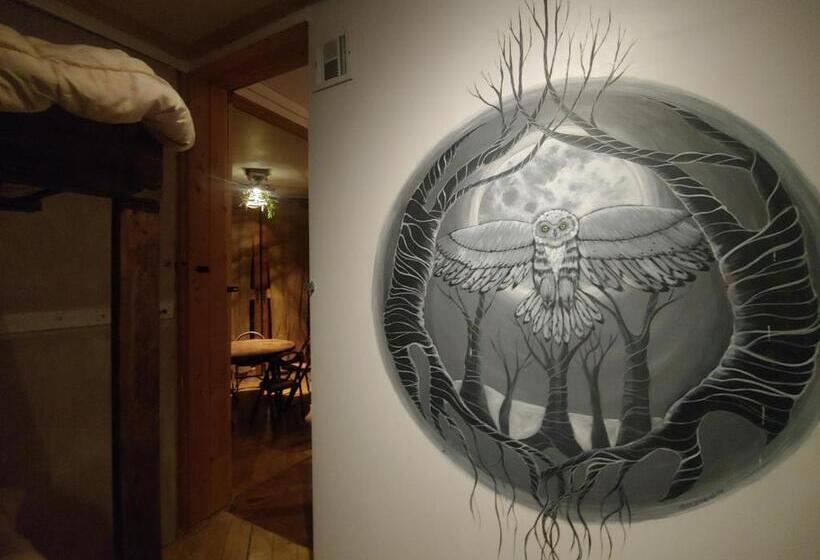 شاليه غرفة نوم واحدة, Lost River Hostel