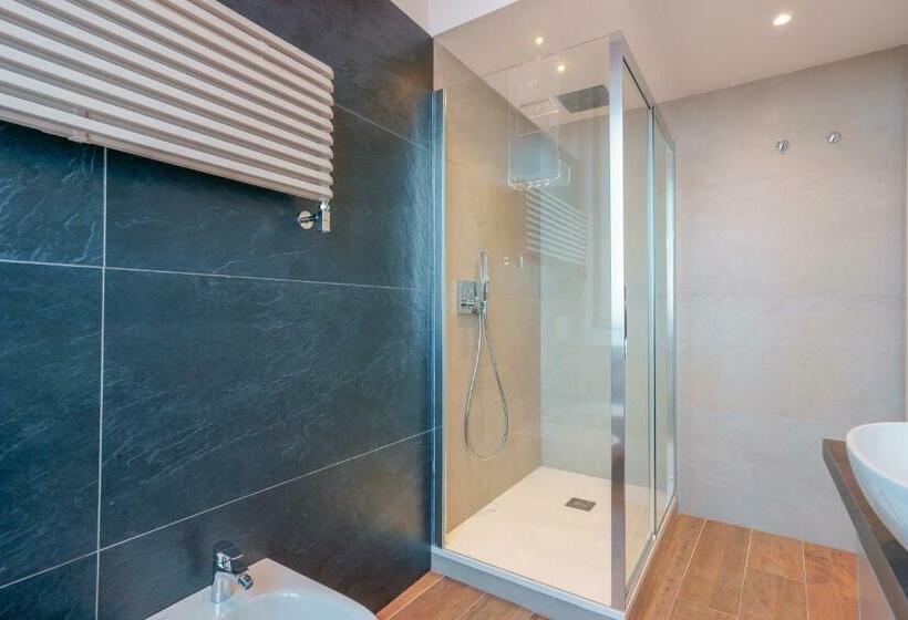 اتاق لوکس چهار تخته, Attico Di Via D'azeglio