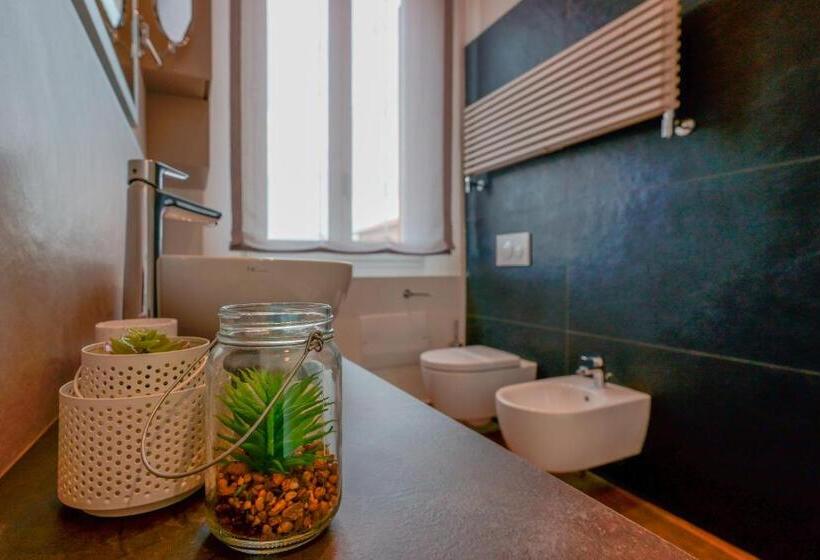 اتاق لوکس چهار تخته, Attico Di Via D'azeglio