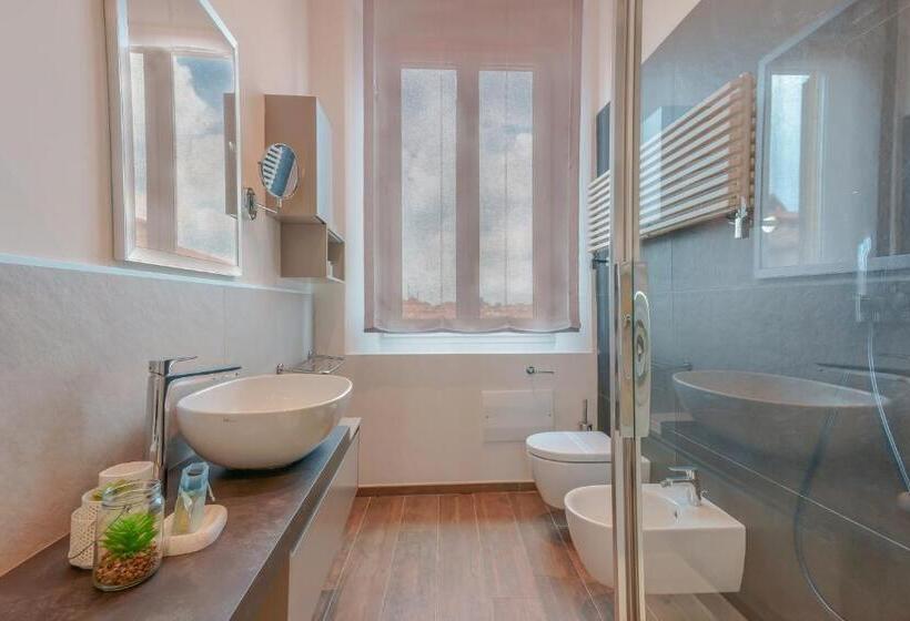 اتاق لوکس چهار تخته, Attico Di Via D'azeglio