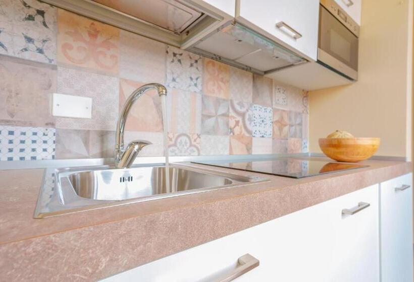 اتاق لوکس چهار تخته, Attico Di Via D'azeglio