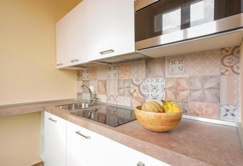 اتاق لوکس چهار تخته, Attico Di Via D'azeglio