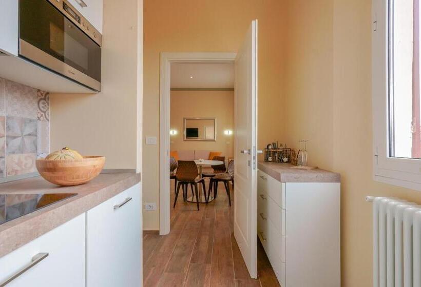 اتاق لوکس چهار تخته, Attico Di Via D'azeglio