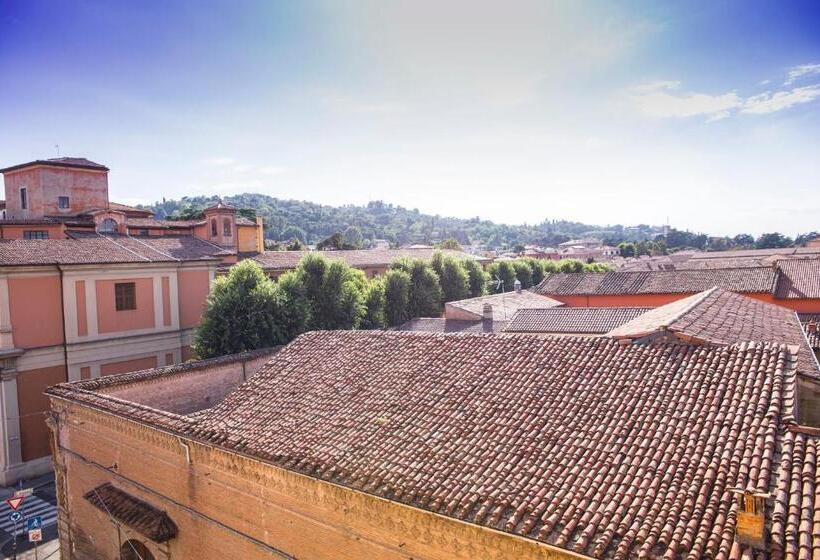 اتاق لوکس, Attico Di Via D'azeglio